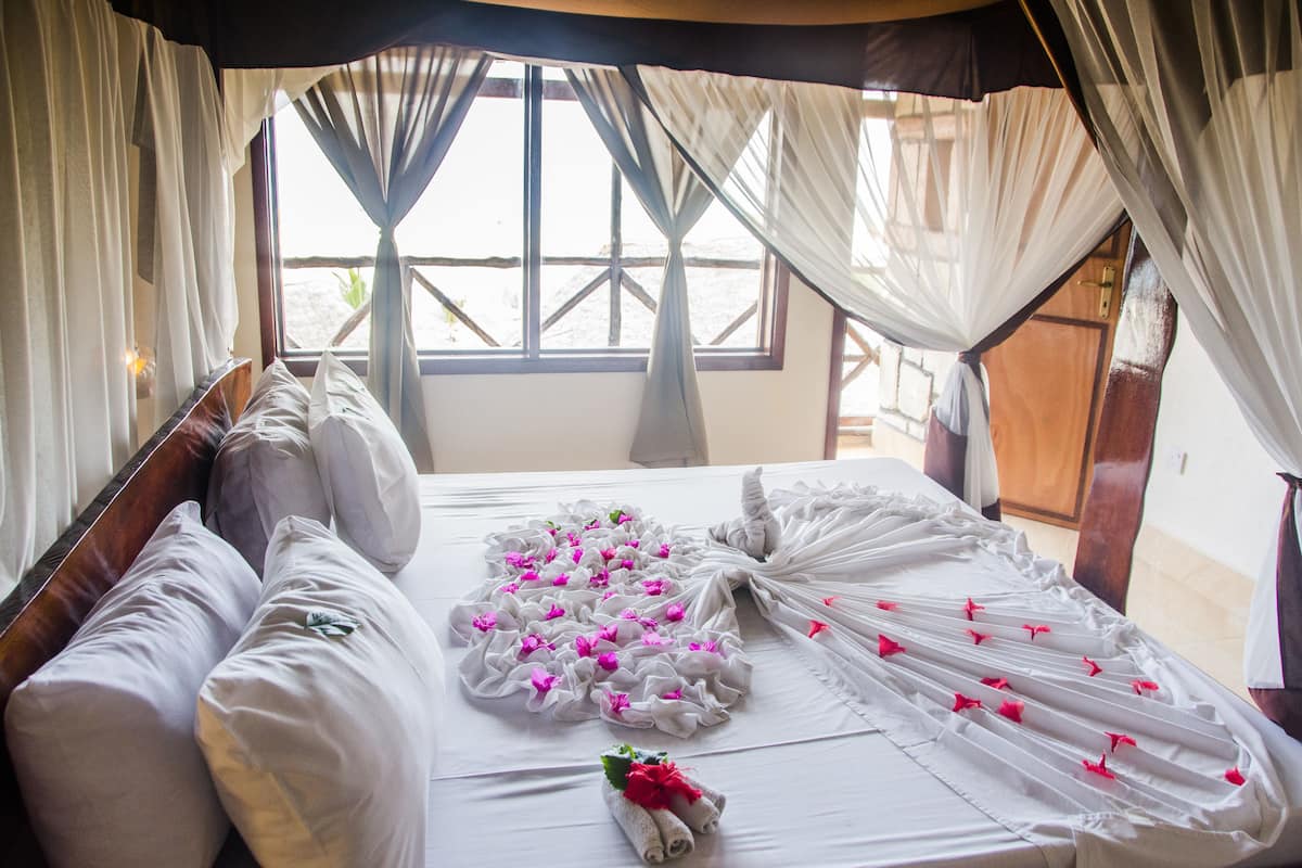 Double Room, Non Smoking | Bed sheets