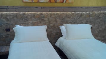 Doppia Business, 2 letti singoli, non fumatori | Copriletto in piuma, materassi in memory foam, una cassaforte in camera