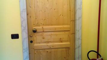 City Double or Twin Room, 1 King Bed, Non Smoking | Down comforters, memory foam beds, in-room safe, desk