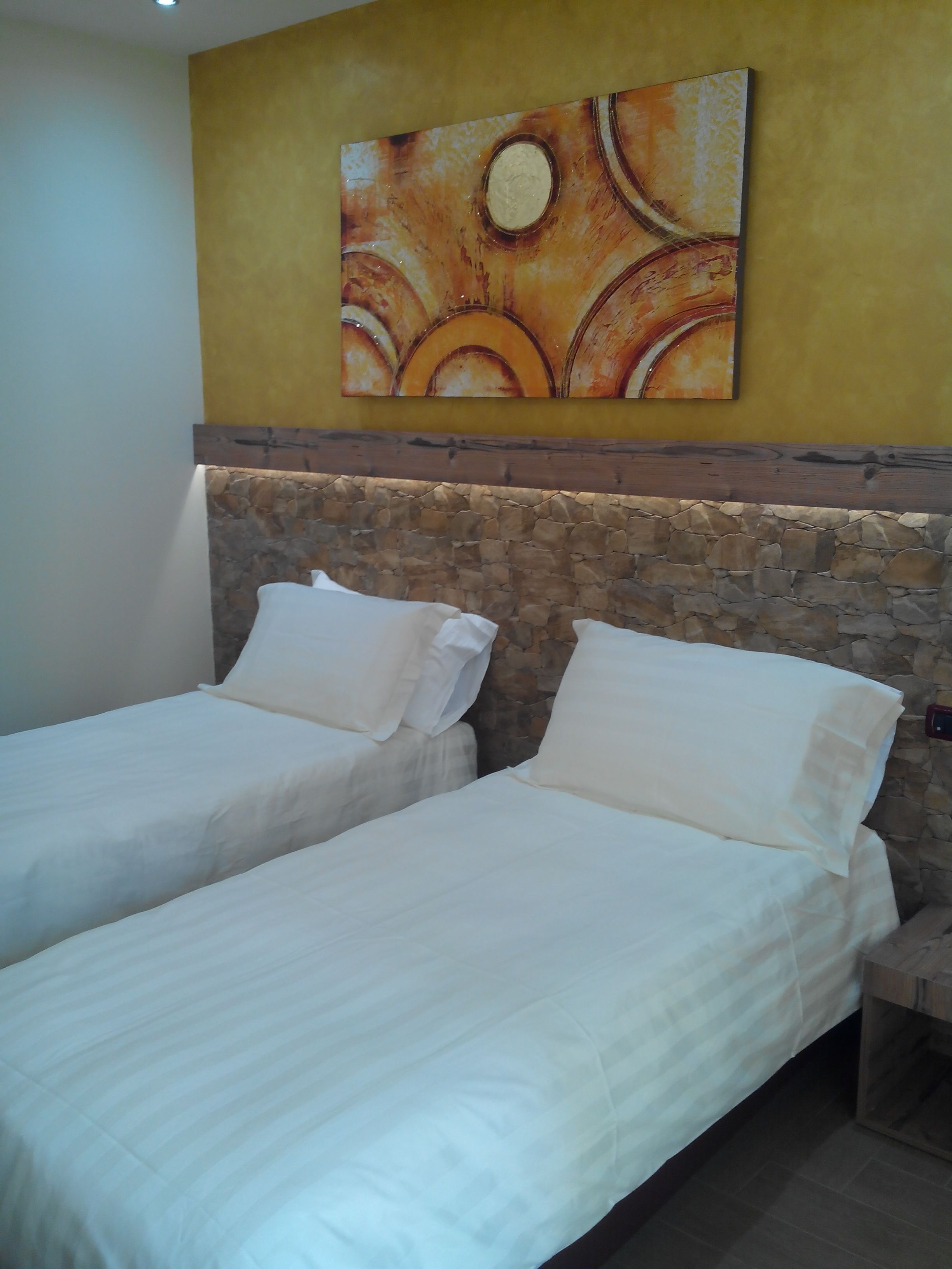 Business Double Room, 2 Twin Beds, Non Smoking | Down comforters, memory foam beds, in-room safe, desk