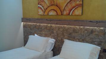 Business Double Room, 2 Twin Beds, Non Smoking | Down comforters, memory foam beds, in-room safe, desk