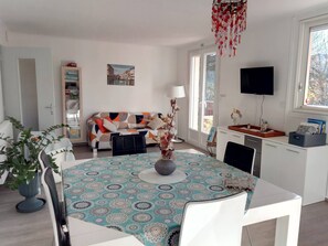 Superior Apartment, 2 Bedrooms, Ground Floor | Living area - Chambre d'hôtes Agnes et Olivier (Burlats)