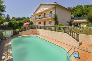 Outdoor pool - Chambre d'hôtes Agnes et Olivier (Burlats)