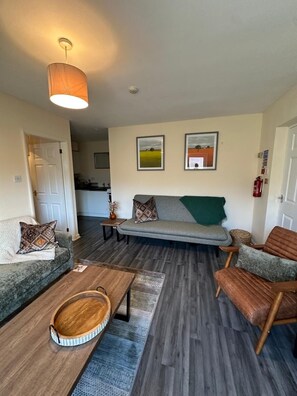 Family House, Ensuite, Mountain View | Lounge - The Wilson's Arms (Coniston)