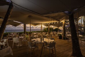 S'hi serveixen esmorzars, dinars, sopars i plats de cuina francesa 