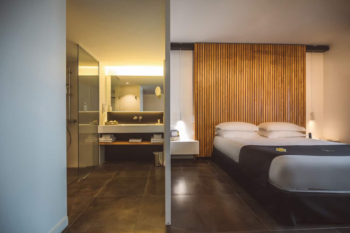 superior room, garden view | minibar, in-room safe, desk, blackout curtains