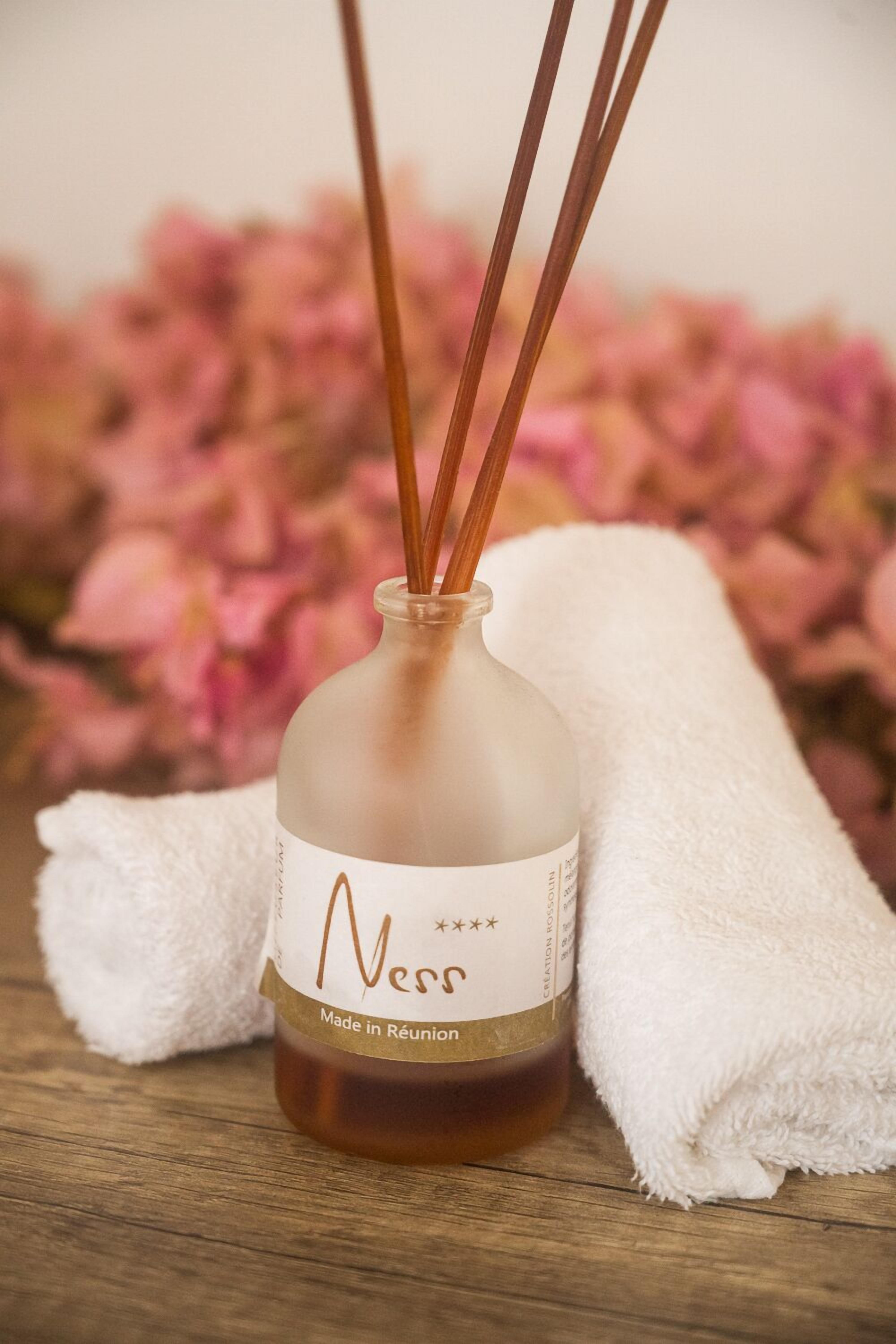 couples treatment room(s), body treatments, deep-tissue massages