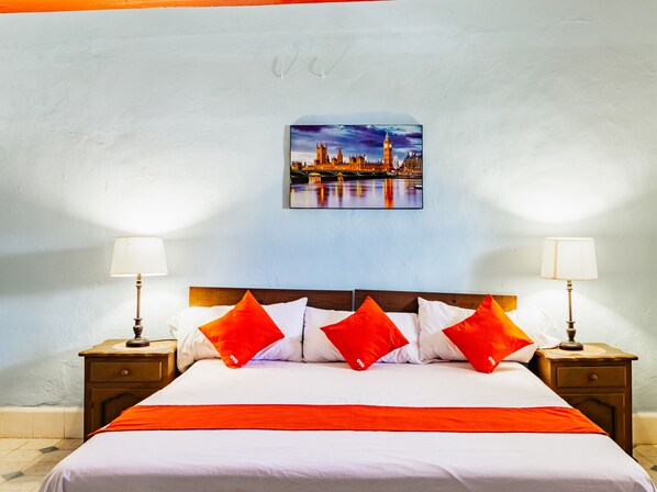 Desk, free WiFi, bed sheets - Hotel Casa Lidia (Mérida)