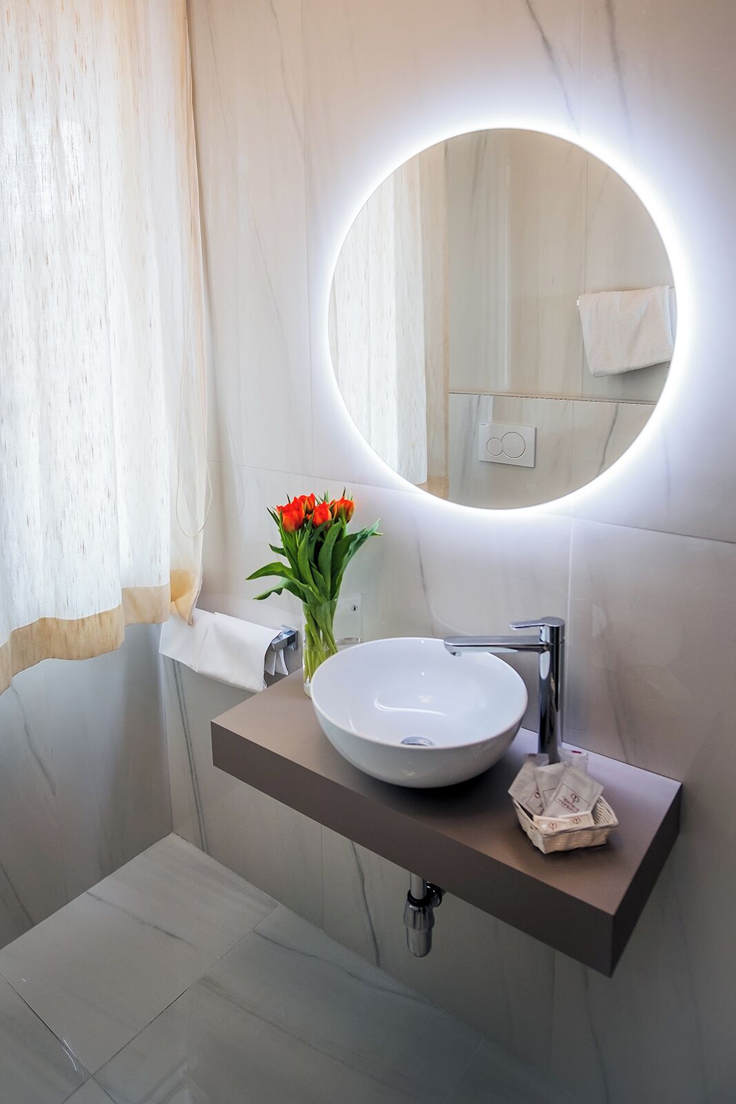 superior double room | bathroom | shower, free toiletries, hair dryer, bidet