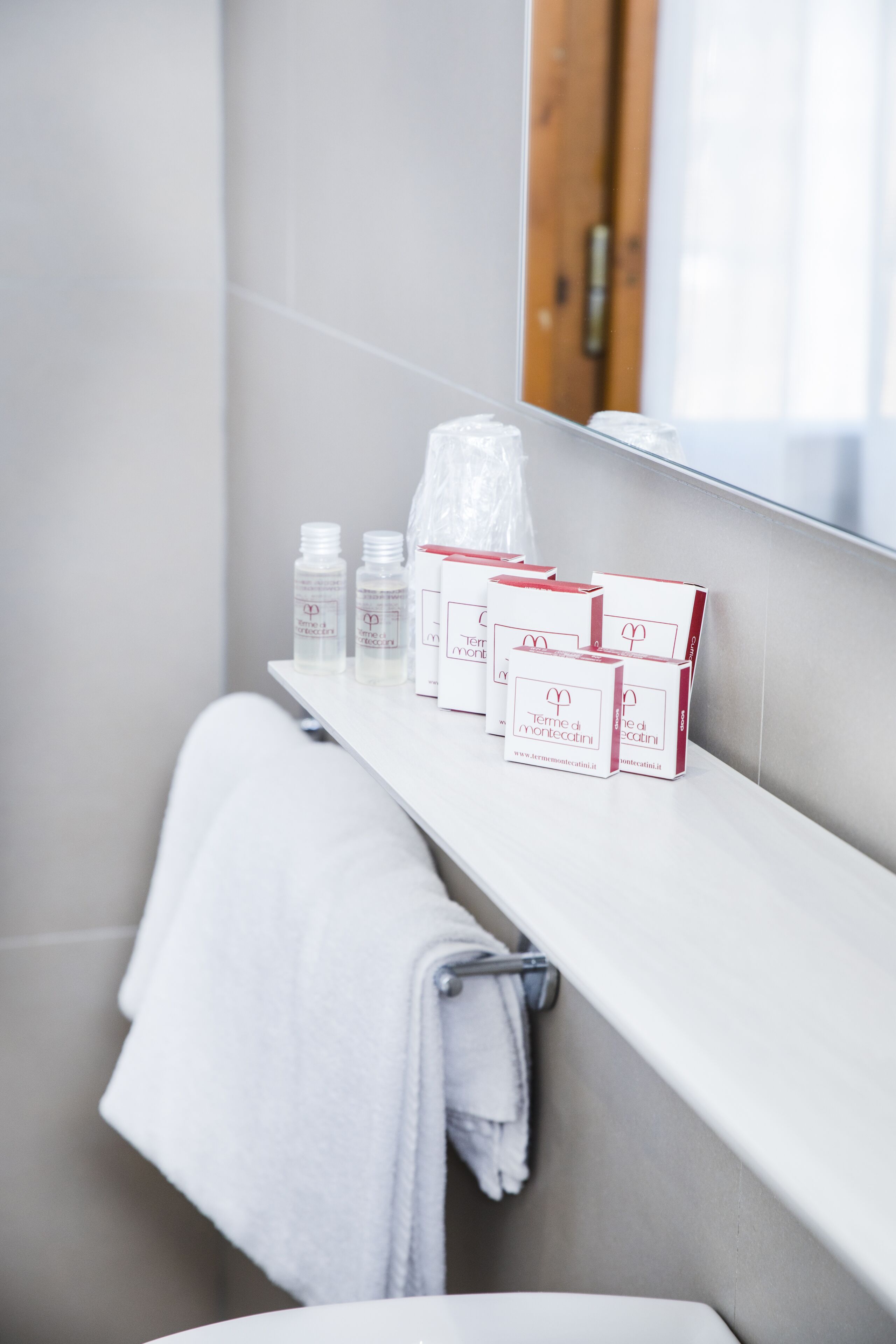 classic quadruple room | bathroom | shower, free toiletries, hair dryer, bidet