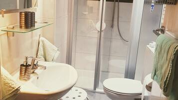 Dusche im Bad