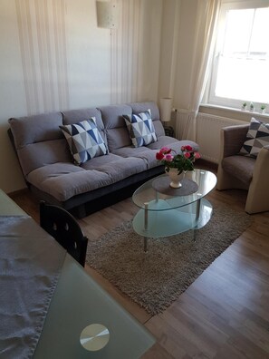 120–senttinen plasmatelevisio, jossa kaapelikanavat