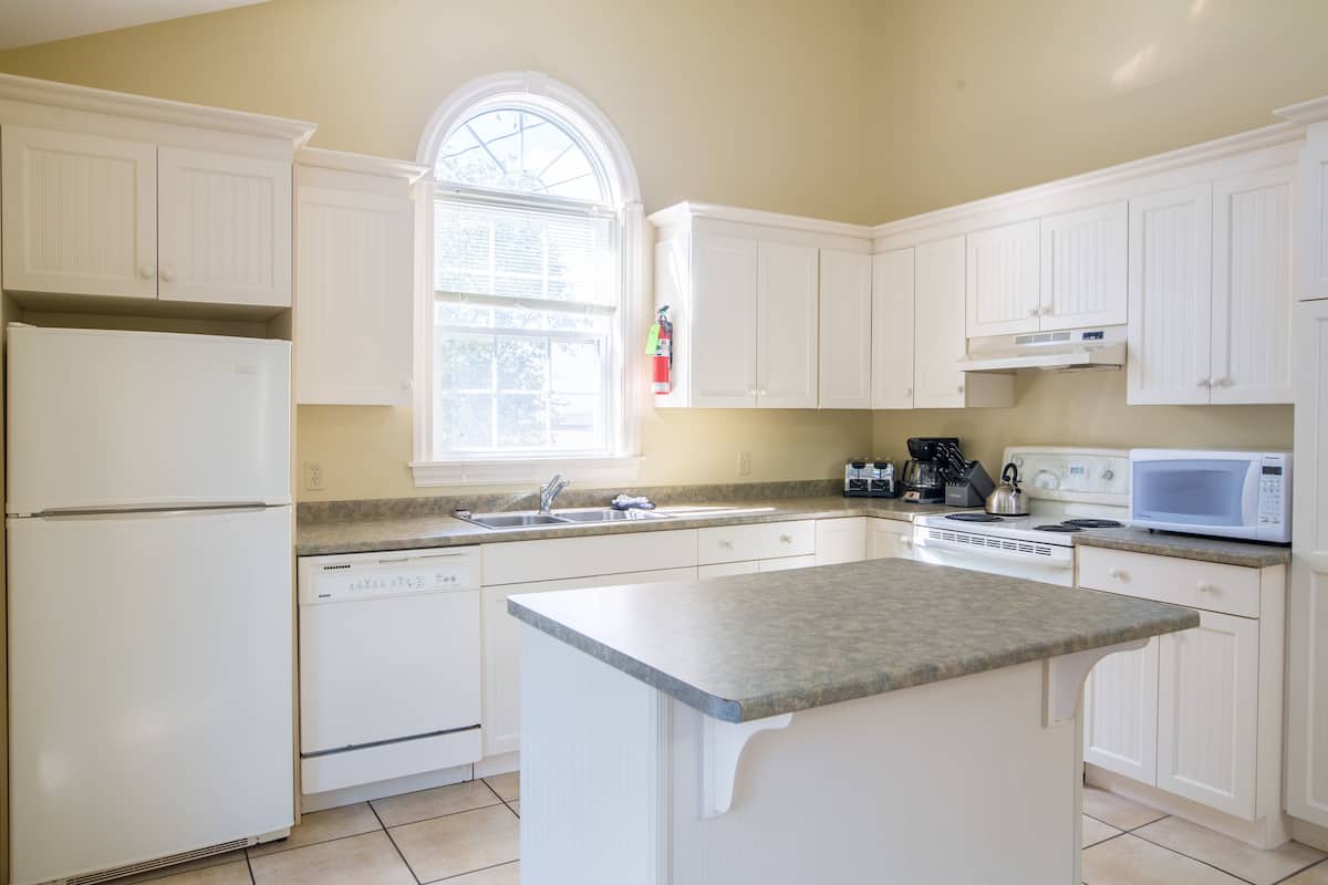 deluxe cottage, 3 bedrooms, non smoking (3 bed 2 bath cottage w/private hottub) | 1 bedroom, blackout curtains, iron/ironing board, free wifi