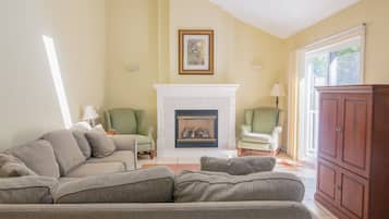 디럭스 코티지, 침실 3개, 금연 (3 Bed 2 Bath cottage w/private HotTub) | 암막 커튼, 다리미/다리미판, 무료 WiFi, 침대 시트