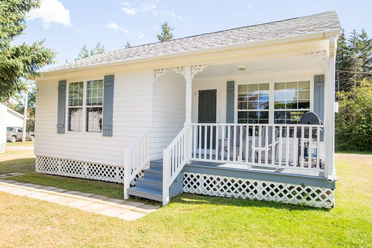 Standard Cottage, 2 Bedrooms, Non Smoking (Economy 2 Bedroom Cottage) | 1 bedroom, blackout drapes, iron/ironing board, free WiFi