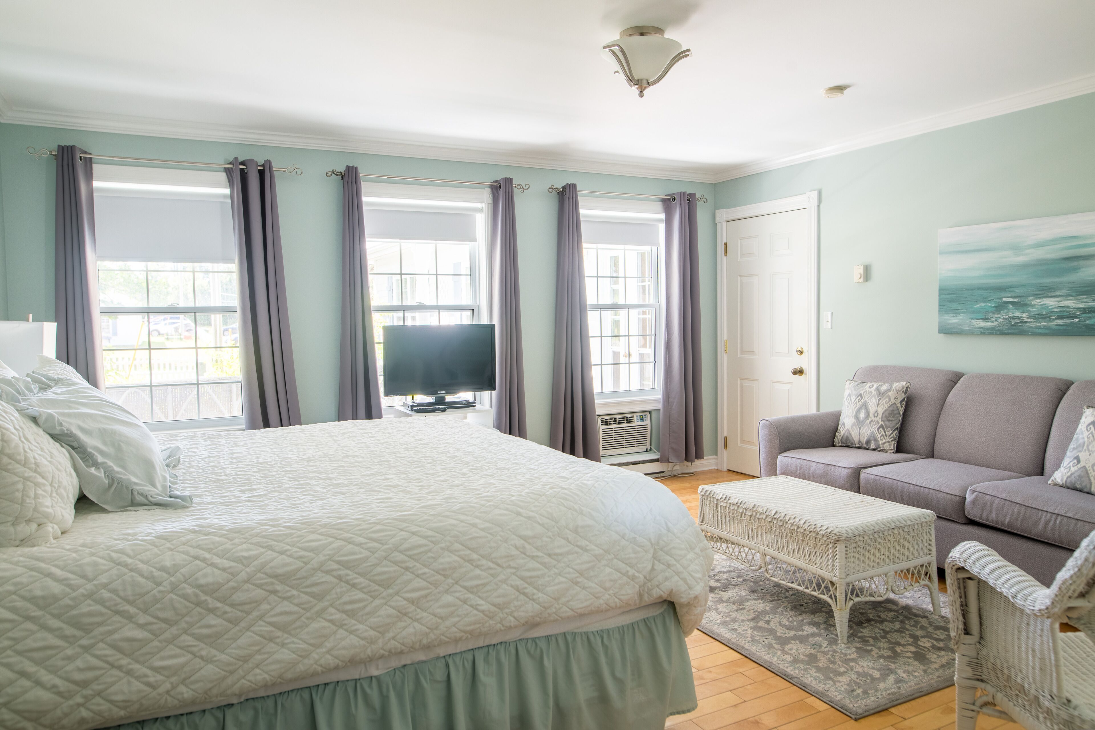 superior room, 1 king bed, non smoking (superior king room with kitchenette) | 1 bedroom, blackout curtains, iron/ironing board, free wifi