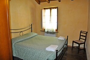 Decoración personalizada, muebles diferentes y camas extra 