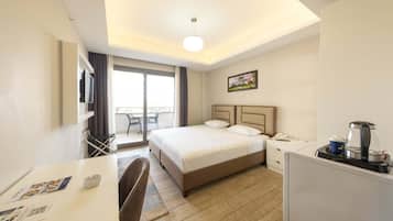 Decoración personalizada, muebles diferentes y escritorio