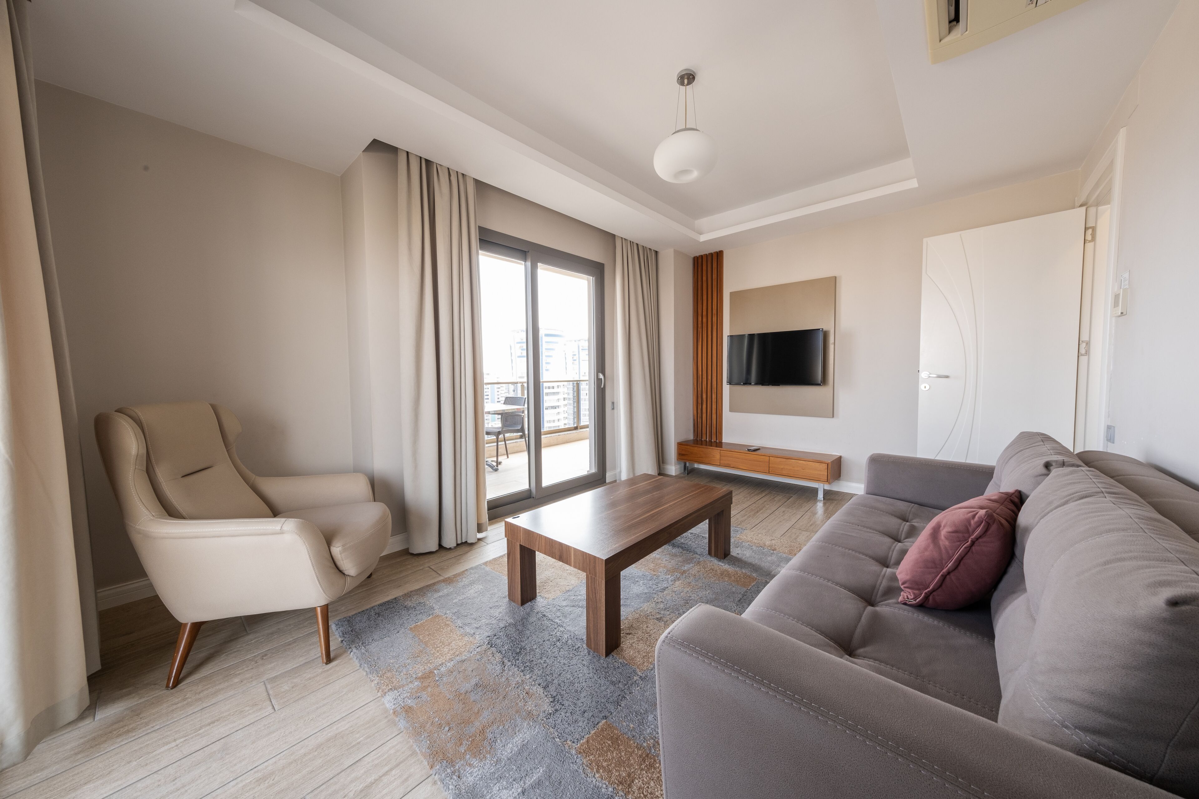 Familienapartment | Individuell dekoriert, individuell eingerichtet, Schreibtisch