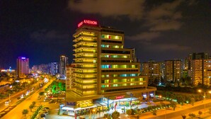 A multi-story hotel with a prominent 'ANEMON' sign on the top. - Anemon Kent Mersin Hotel (Mersin)