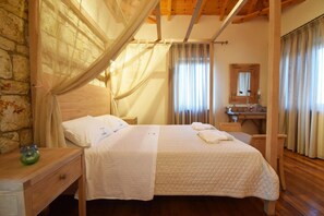 Dúplex familiar, vistas al mar (Elia) | 2 dormitorios, caja fuerte, decoración individual