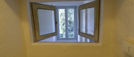 Apartment, 2 Bedrooms | Room amenity