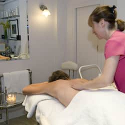 Trattamenti per il corpo, massaggi con le pietre calde