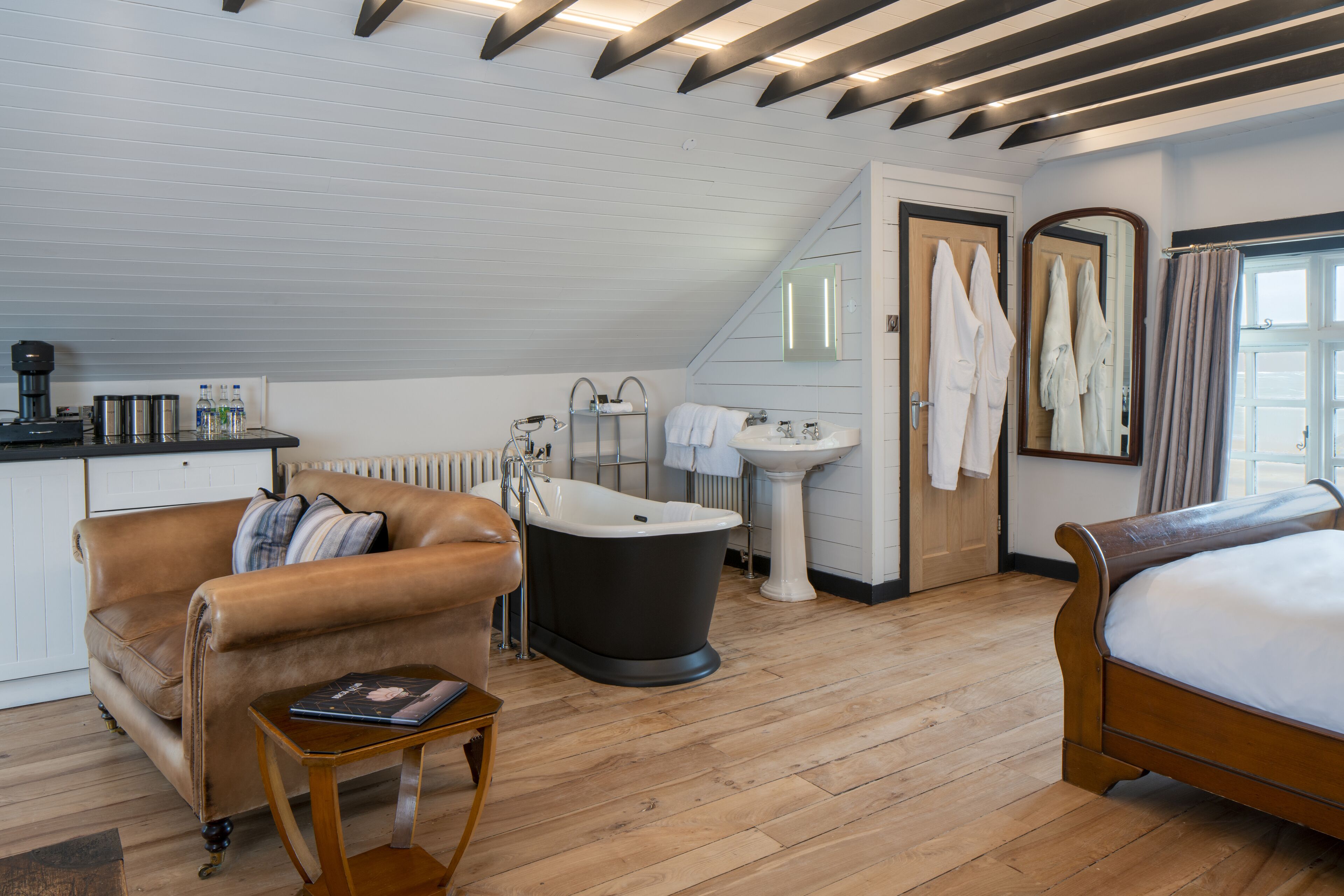 Studio | Literie hypoallergénique, fer et planche à repasser, draps fournis