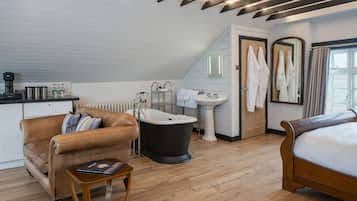 Studio | Literie hypoallergénique, fer et planche à repasser, draps fournis