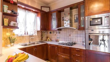 Appartement, 3 chambres | Cuisine privée | Réfrigérateur, plaque de cuisson, cafetiÚre/bouilloire