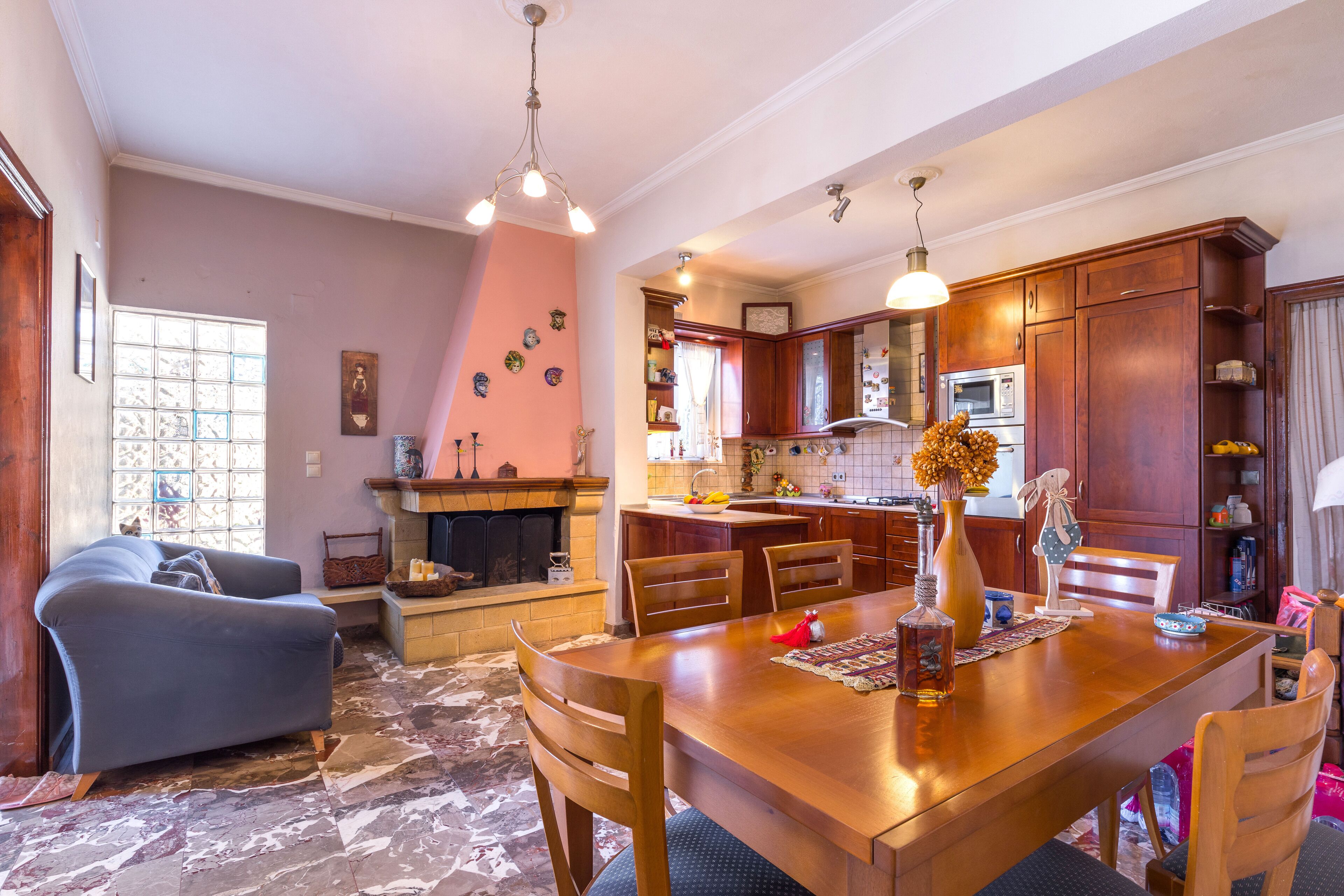 Apartment, 3 Schlafzimmer | Wohnbereich | 32-Zoll-Flachbildfernseher mit Satellitenempfang, Fernseher