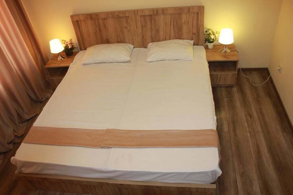 2 bedrooms, in-room safe, blackout curtains, free WiFi