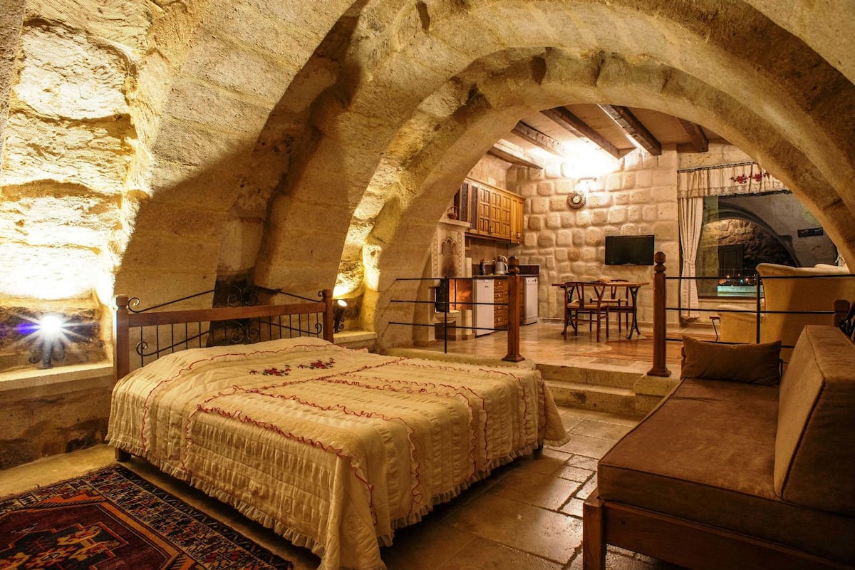 Honeymoon Apartment | Individually decorated, individually furnished, desk, laptop workspace