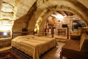 Honeymoon Apartment | Dihias secara berasingan, dilengkapkan perabot secara berasingan, meja