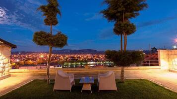 Apartemen Bulan Madu | Teras/patio