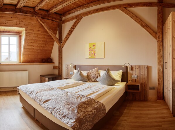 5 bedrooms, minibar, in-room safe, desk