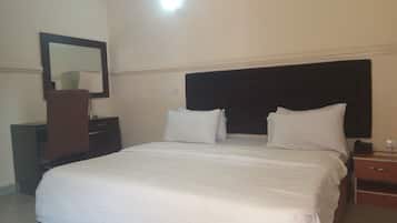 In-room safe, free WiFi, bed sheets