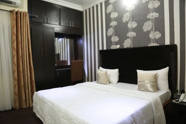 Deluxe Room | In-room safe, free WiFi, bed sheets - Nelseno Hotel (Abuja)