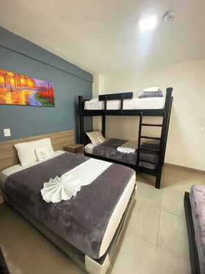 Hypo-allergenic bedding, desk, blackout drapes, iron/ironing board - America 52 (Rionegro)