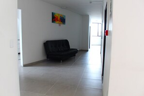 Télévision LED de 32 pouces avec chaînes par câble, télévision