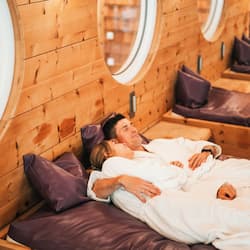 Sauna, Whirlpool, Dampfbad, Körperbehandlungen, Warmsteinmassagen