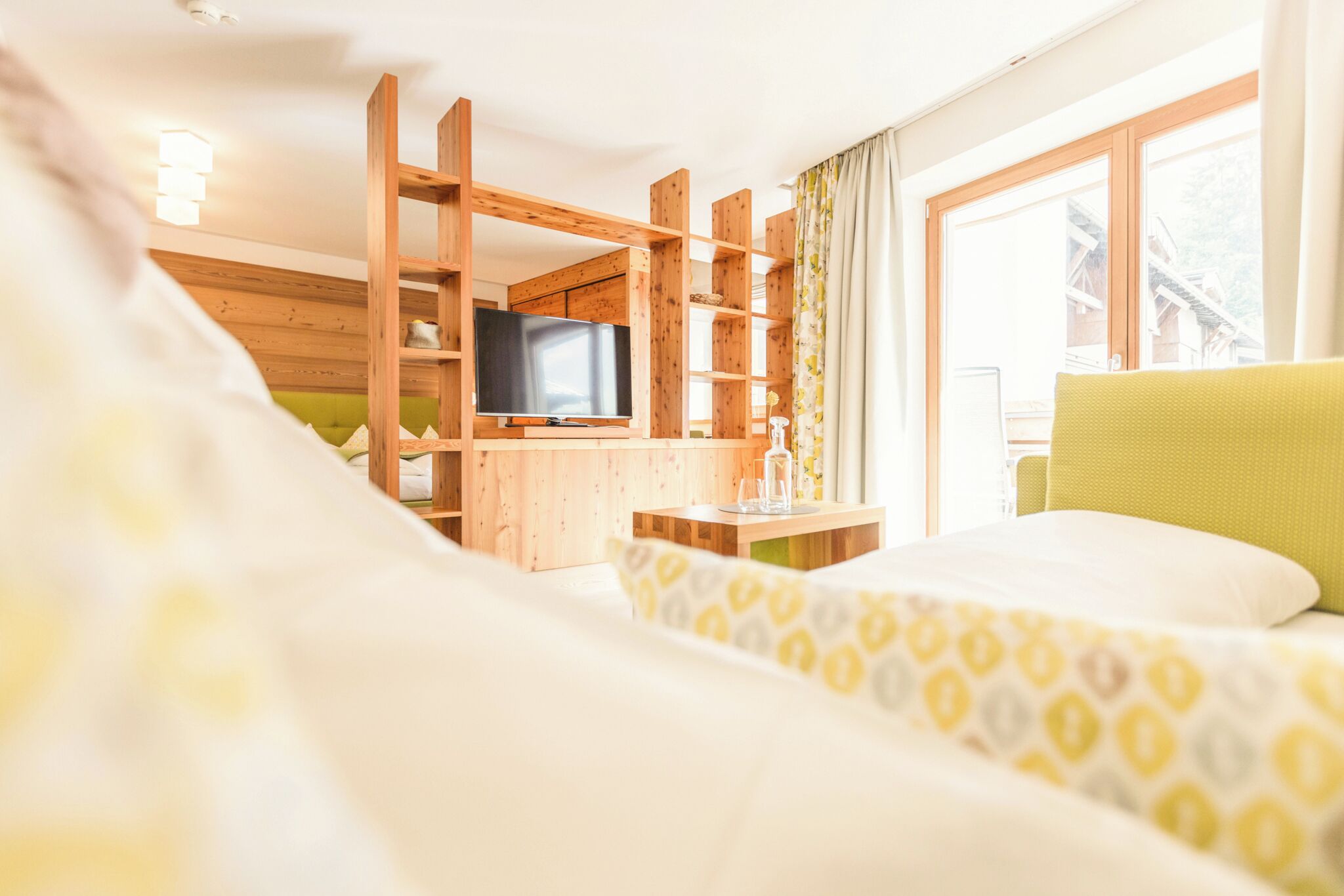 Junior-Suite (HERZ KÖNIG) | Wohnbereich | Fernseher, Kinderspielzeug, Fußbodenheizung