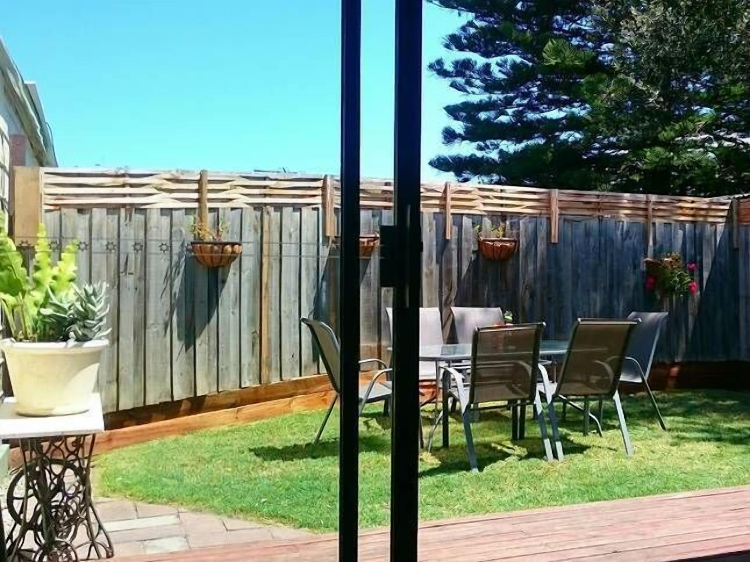 Beach Cottage best location near beach & shops — image 16