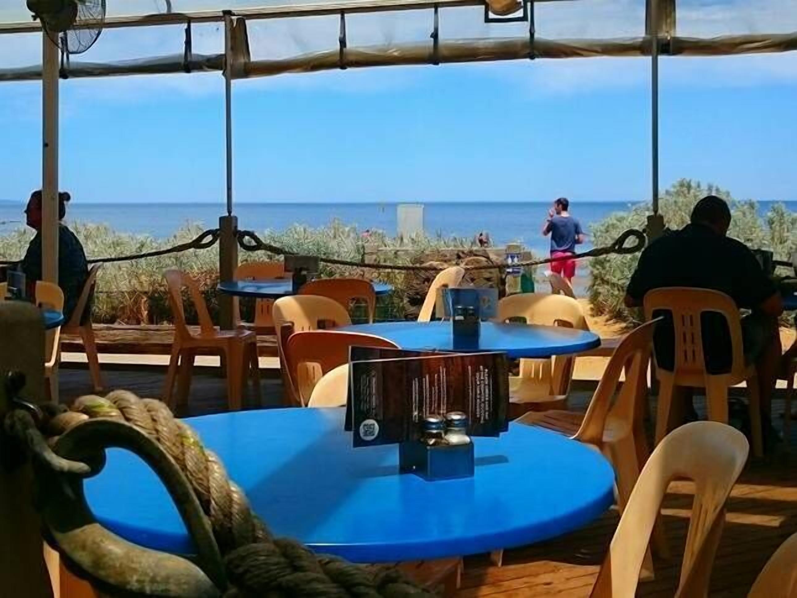 Beach Cottage best location near beach & shops — image 5