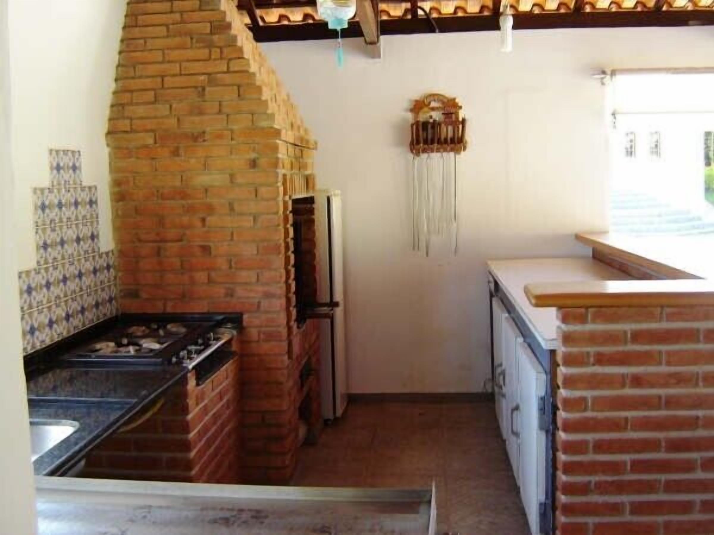  Condo, poliesp court, heated pool and green area view