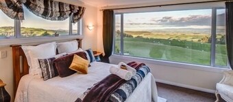 Waitomo Boutique Lodge has everything - Stunning 360' Views, Luxury and comfort.