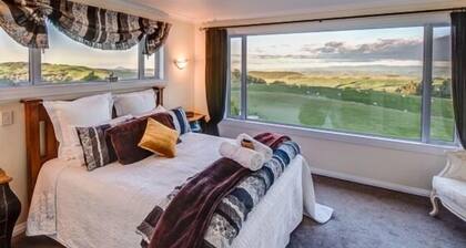 Waitomo Boutique Lodge has everything - Stunning 360' Views, Luxury and comfort.