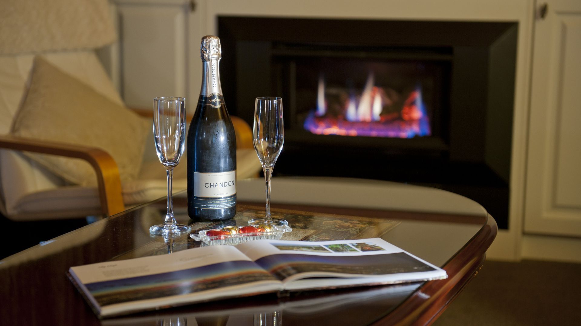 A  Pet Friendly self contained cottage with Writers Studio Private and Secluded