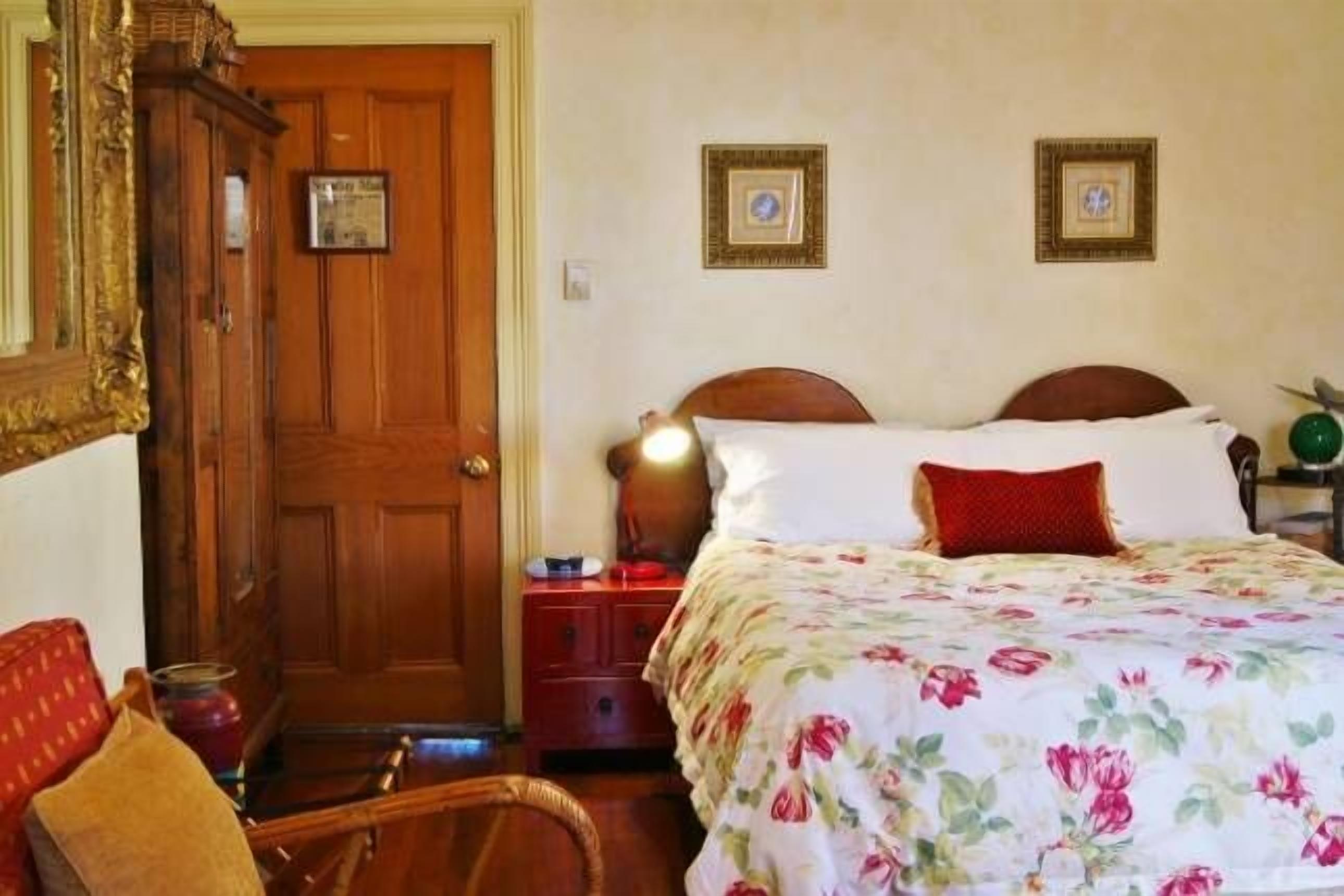Fire Station Inn - 1 bedroom spa suite (Loggia) — image 12