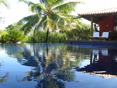 Scenic Waterfront Villa - Overflow Pool & Tropical Landscape